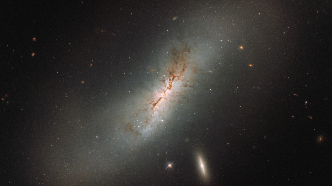 Хаббл запечатлел спиральную галактику NGC 4424