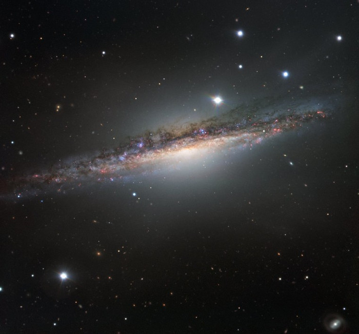 Спиральная галактика NGC 1055.